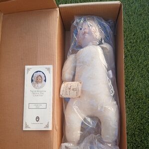 1989 Lee Middleton Collection VML  "My Lee" Doll- 22 Inch